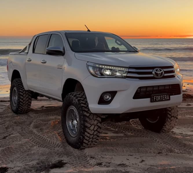 3" or 4" Lift & 33" Wheel Package - Toyota Hilux N70 / N80