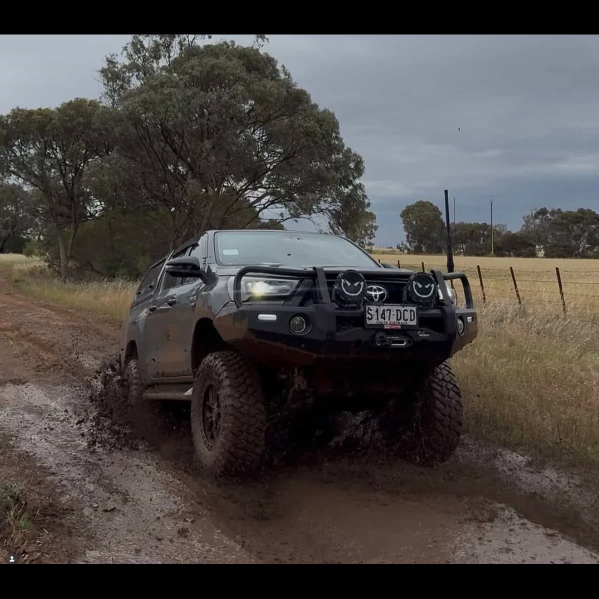 3" or 4" Lift & 33" Wheel Package - Toyota Hilux N70 / N80
