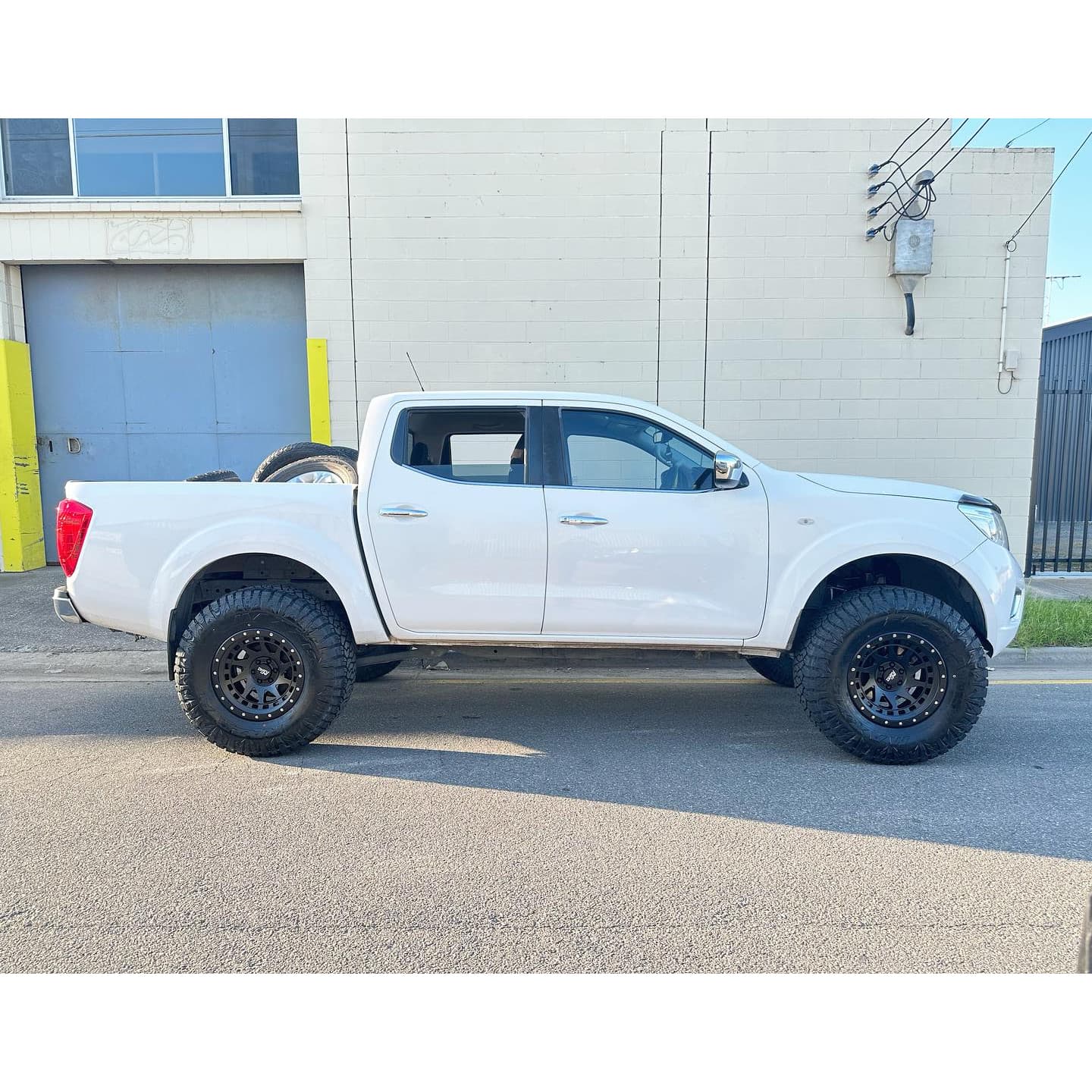FOX 2-3" Suspension Lift Kit - Nissan Navara NP300