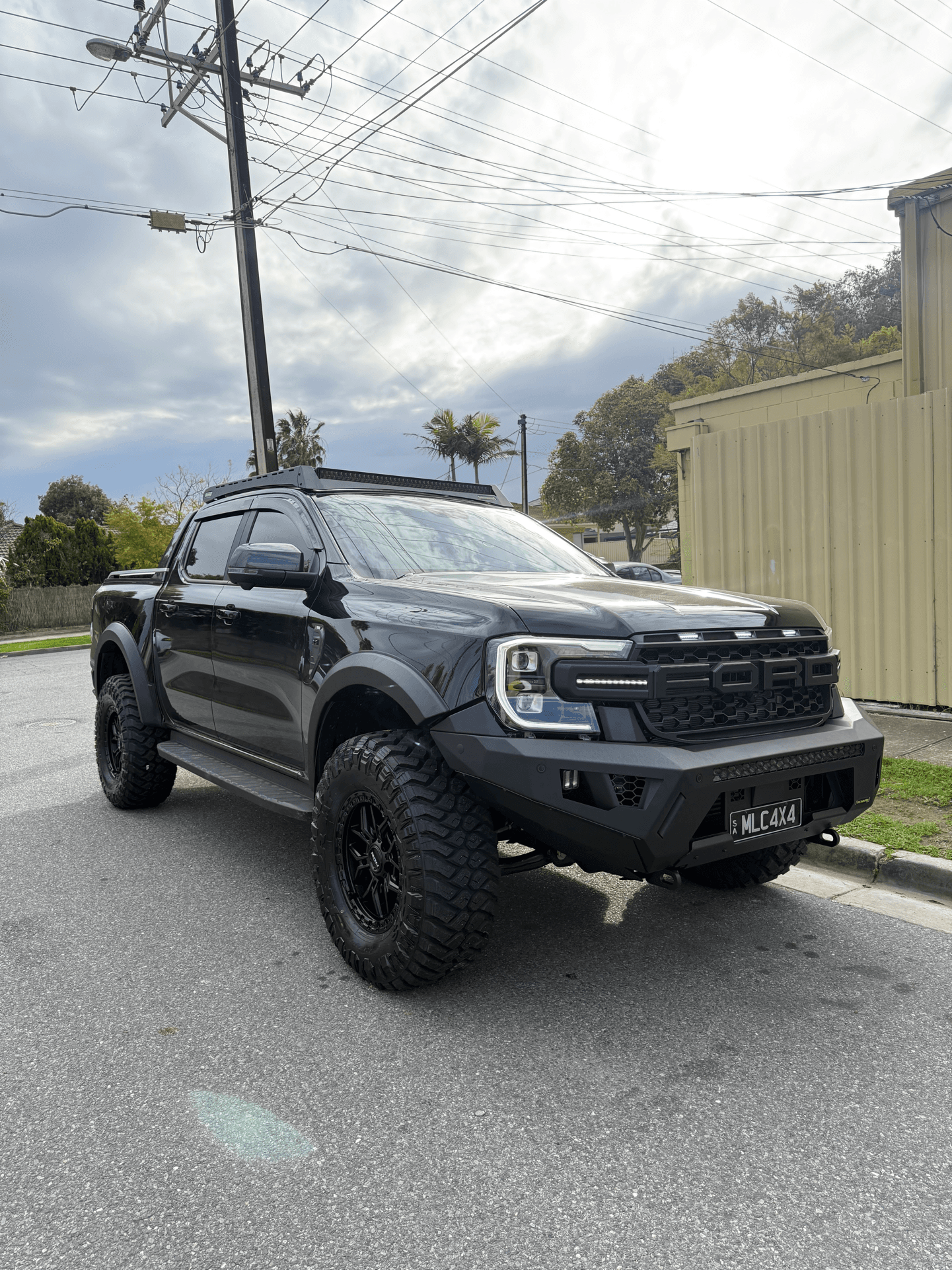 Next Gen Ranger with 3" lift, ROH Alloys, Maxxis MTs, Raid Bullbar & Raid Rack